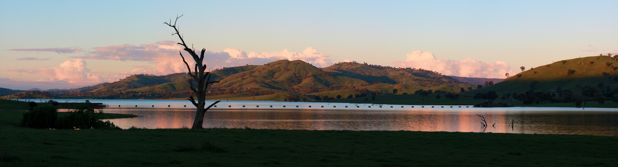 A sunset panorama of Lake Hume near Albury/Wodonga in Victoria, Australia. 